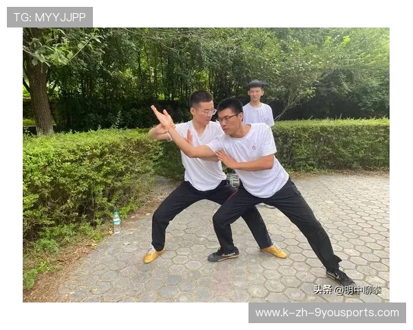 三拳组合打得对手毫无反应